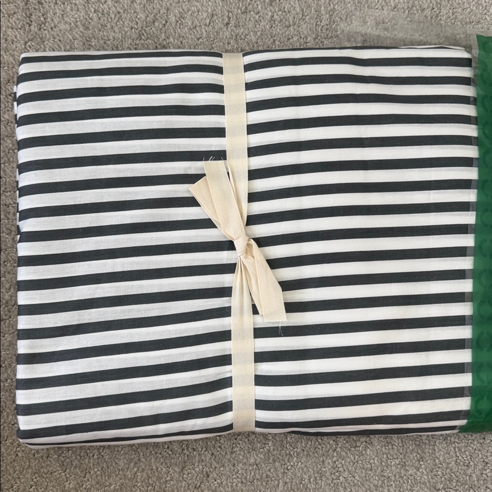 Jellymoni- Striped Dark Grey and White Bedding Set